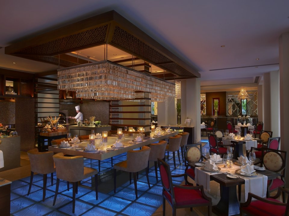 Du khách có nhiều lựa chọn ăn uống tại khách sạn.