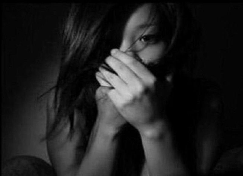 Chan nha nghi, thanh nien ru be gai ra nghia trang quan he