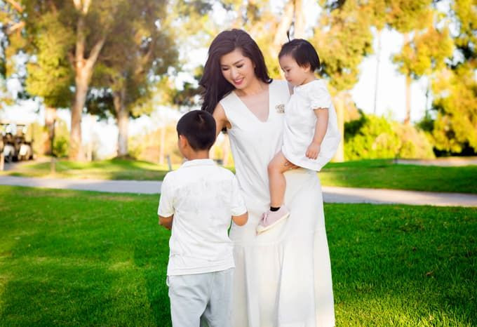Khuôn viên rộng lớn trong biệt thự là không gian vui chơi của 3 mẹ con nữ ca sĩ Nguyễn Hồng Nhung. Ảnh: Bestie.