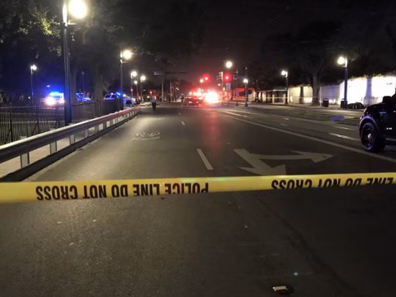 Xa sung tai quan bar o My, 10 nguoi thuong vong