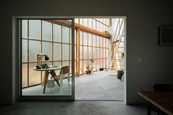 Đây vừa là nơi làm việc vừa là nơi trò chuyện của cả gia đình.