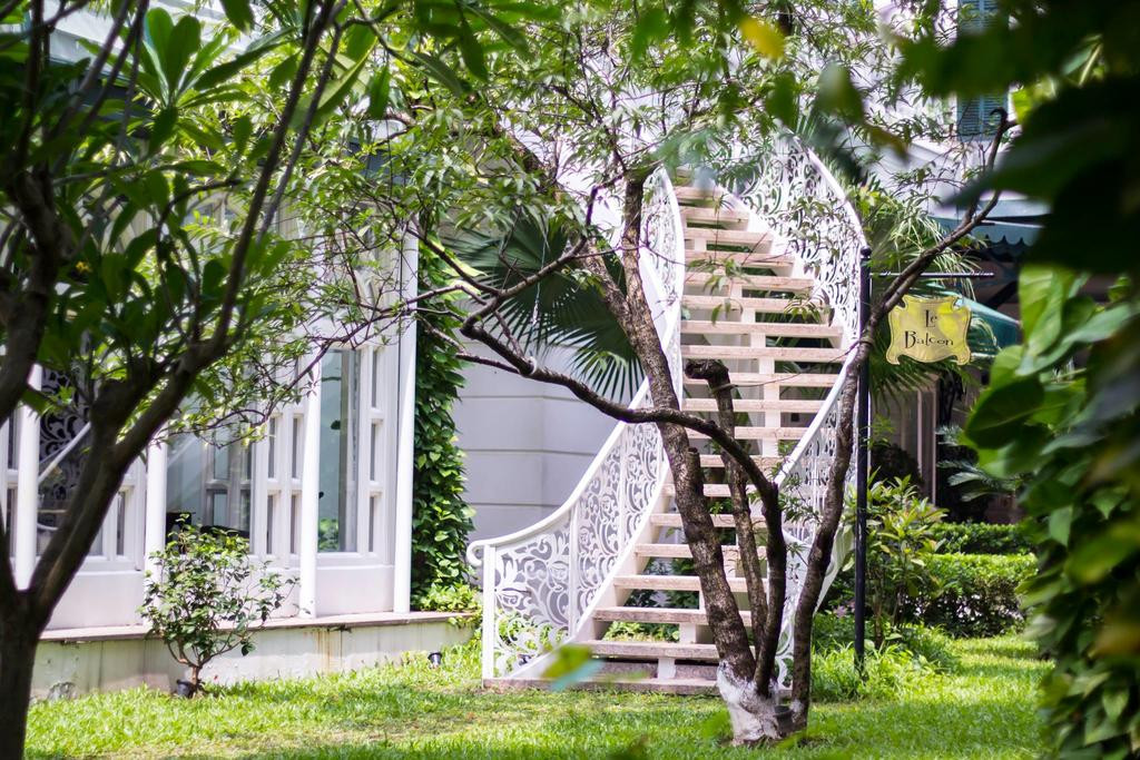 Năm 1996, Metropole được chọn làm thành viên của tập đoàn các khách sạn nổi tiếng thế giới, được Tổng cục Du lịch Việt Nam trao tặng danh hiệu khách sạn 5 sao đầu tiên ở Hà Nội. Nguồn ảnh: Booking.