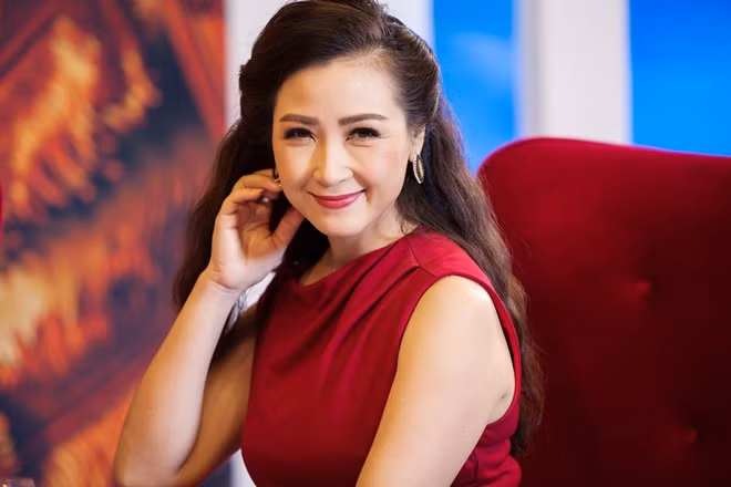 Dien vien Khanh Huyen song ra sao sau bien co hon nhan?-Hinh-2