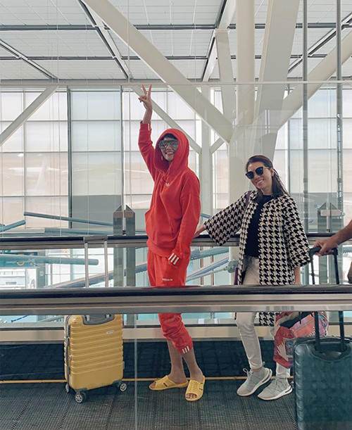 Từ street style, dự Miss Universe... đến catwalk, người đẹp cũng trưng dụng món đồ "báu vật" này.