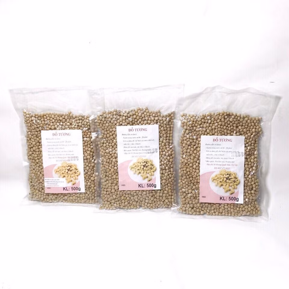 Một túi đậu nành Mỹ 500 gram chỉ có giá 10.000 đồng, trong khi đậu nành Việt Nam cùng trọng lượng giá 20.000 đồng. Ảnh: Postmart.