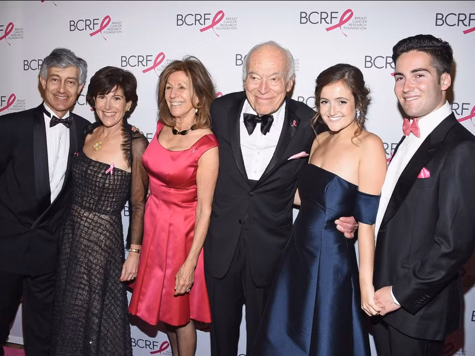 Vị trí thứ 9 thuộc về gia tộc Lauder với 22,4 tỷ USD.