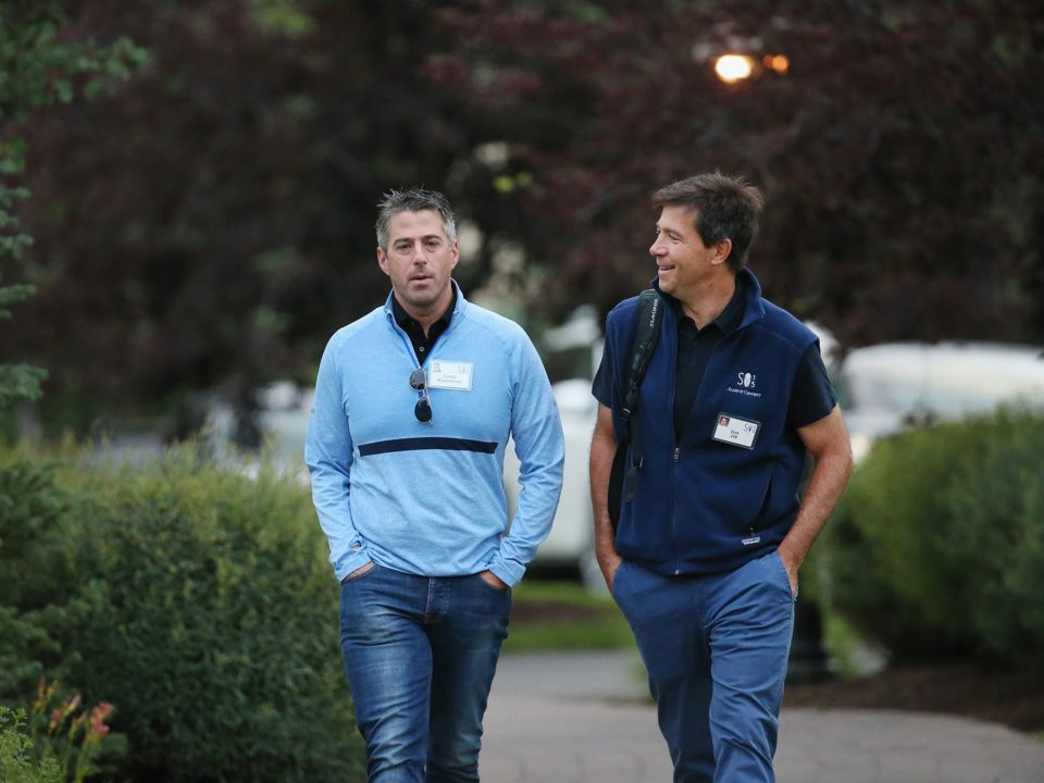 Gia đình Ziffs (14.4 tỷ USD) khởi nghiệp với nhà xuất bản tạp chí Ziff Davis Inc. Năm 1994, William Ziff Jr. đã bán nhà xuất bản tạp chí với giá 1,4 tỷ USD.