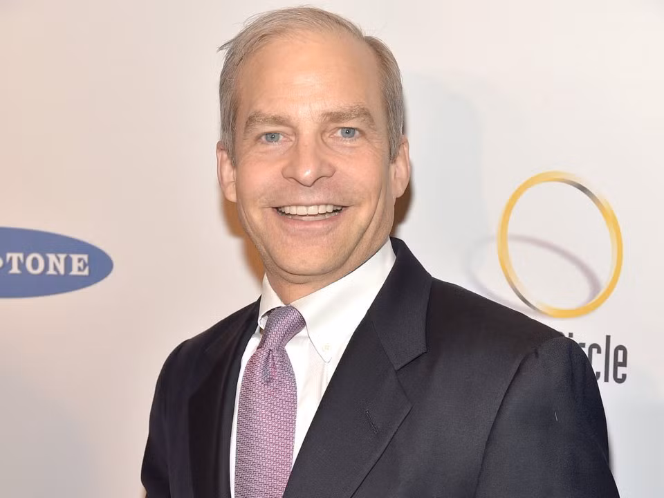 Gia tộc S.C. Johnson (18,2 tỷ USD) hiện đứng sau công ty có cùng tên chuyên sản xuất các vật dụng gia đình và chất tẩy rửa như Pledge, Glade và Windex.