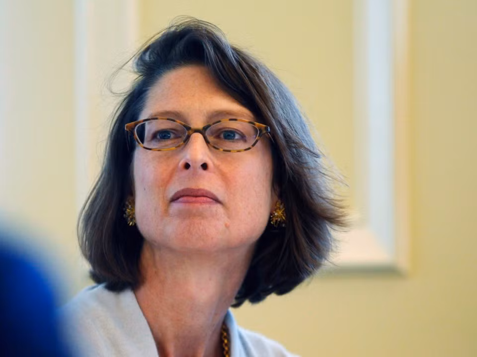 Gia tộc giàu có thứ 5 của Mỹ là Edward Johnson khi sở hữu khối tài sản 38,7 tỷ USD. Năm 1946, Edward C. Johnson đã thành lập công ty dịch vụ tài chính lớn thứ hai thế giới là Fidelity.