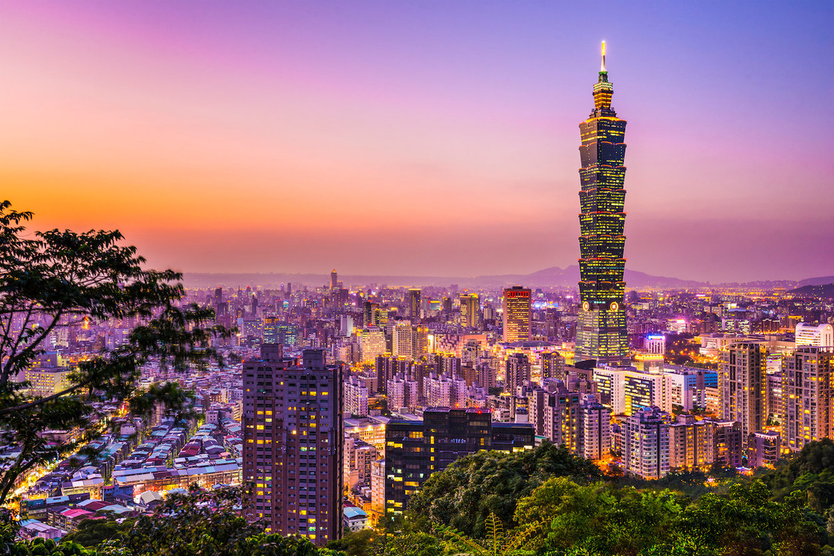 Tháp Taipei 101 tọa lạc tại thành phố Đài Bắc từng chiếm ngôi vị quán quân tòa nhà cao nhất thế giới cho đến năm 2010. Thiết kế của tòa nhà chồng lên nhau như một cây tre vươn thẳng lên bầu trời.