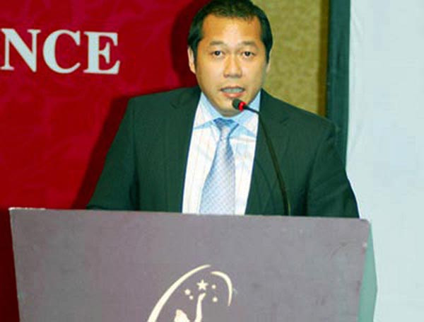 Ngoài giữ chức vụ Chủ tịnh ngân hàng Nam Á, phu quân Á hậu Thiên Lý còn đảm nhận vị trí như chủ tịch Thương mại Hoàn Cầu, Chủ tịch Rồng Thái Bình Dương, Tổng giám đốc Hoàn Cầu Nha Trang…Ảnh: Internet.