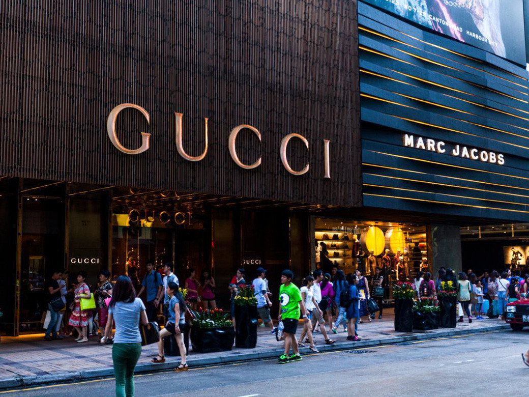 Canton Road được so sánh với đại lộ Fifth Avenue của New York khi tràn ngập các cửa hàng xa xỉ từ Gucci, Marc Jacobs cho đến Chanel và Dior. Nguồn ảnh: Business Insider.