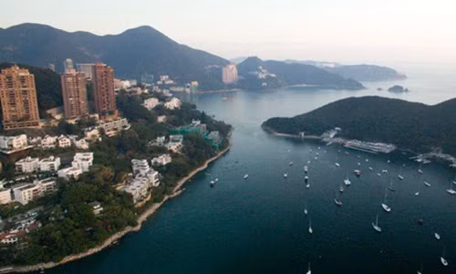 Các ngôi nhà ở Deep Water Bay đều có hướng nhìn ra biển.