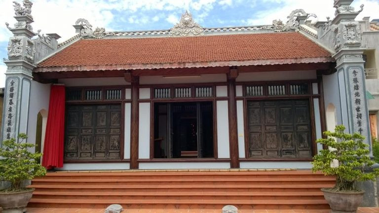 Nhà gỗ 3 gian kẻ truyền gồm 6 cột được tính từ phía bên ngoài vào. Ảnh: Nhagohaigiang.