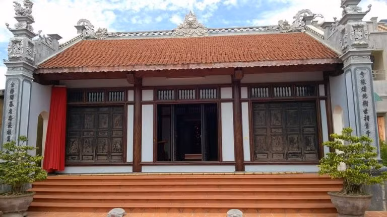 Nhà gỗ 3 gian kẻ truyền gồm 6 cột được tính từ phía bên ngoài vào. Ảnh: Nhagohaigiang.