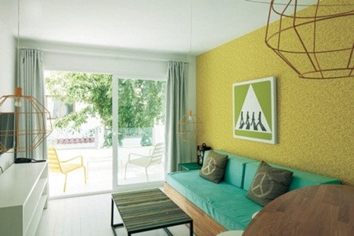 Ngày Tết, bạn cũng có thể chọn gam màu vàng mang ý nghĩa may mắn cho cả năm. Nguồn ảnh: Internet.