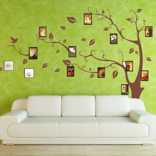 Không chỉ hoa mai, hoa đào, giấy dán tường với họa tiết hoa lá, cành cây đâm chồi nảy lộc cũng mang hơi thở của mùa xuân.