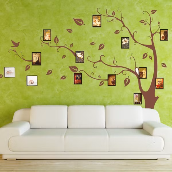 Không chỉ hoa mai, hoa đào, giấy dán tường với họa tiết hoa lá, cành cây đâm chồi nảy lộc cũng mang hơi thở của mùa xuân.