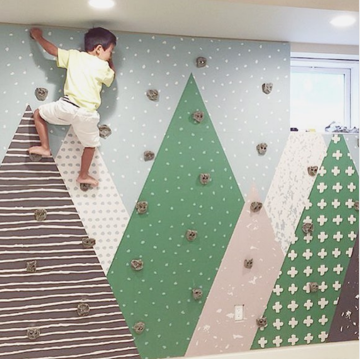 Tường nhà lý tưởng cho những đứa trẻ thích leo trèo.