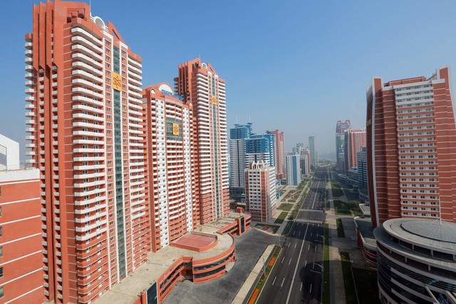 Những tòa nhà cao tầng mọc lên đã thay đổi diện mạo của Thủ đô Bình Nhưỡng, khiến người ta khó nhận ra so với hình ảnh của thủ đô này cách đây 10 năm. Ảnh: Nknews.