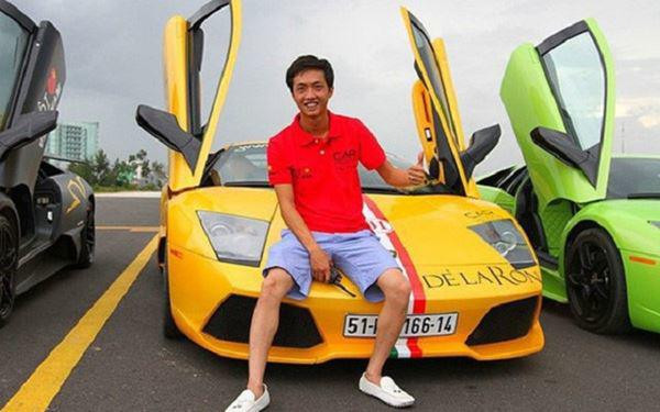 Sinh ra trong gia đình giàu có, được nuông chiều từ bé nên anh sẵn sàng chi tiền khủng vào những thú vui. Với Cường Đô la số tiền anh chi cho những cuộc chơi đều được quy đổi bằng USD.