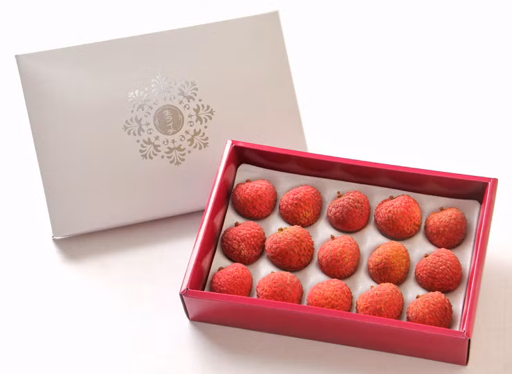 Được can thiệp kỹ thuật công nghệ cao nên phần hạt của quả vải không phát triển. Ảnh: Colocal.