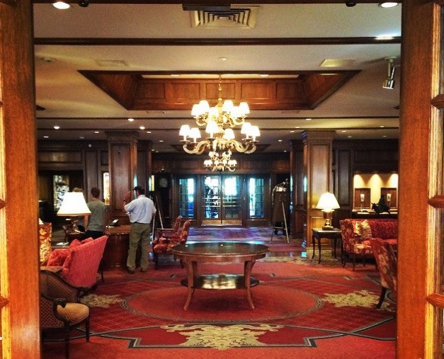 Nội thất bên trong trang nhã, thanh lịch phù hợp với dáng vẻ sang trọng của khách sạn.