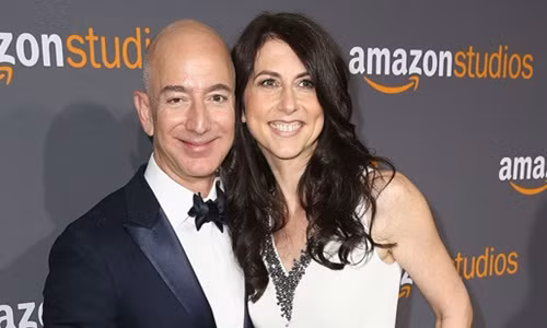 Sau công bố ly hôn chấn động cả thế giới của tỷ phú Jeff Bezos, nhiều đồn đoán về thoả thuận chia tài sản của cặp vợ chồng giàu nhất hành tinh. Ảnh: People.