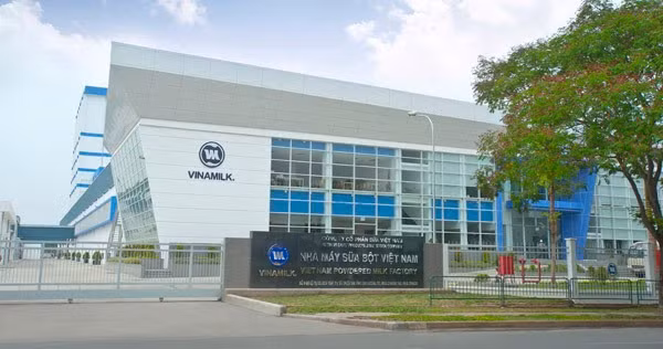 Lũy kế 6 tháng đầu năm, Vinamilk đạt doanh thu 27.788 tỷ đồng, tăng gần 2.000 tỷ đồng so với cùng kỳ năm ngoái tương ứng mức tăng 7,61%. Lợi nhuận sau thuế trong quý II là hơn 2.900 tỷ đồng, tăng 8,4% so với cùng kỳ nâng lũy kế 6 tháng lên 5.701 tỷ đồng.