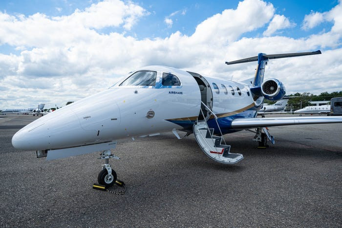 Embraer Phenom 300 được niêm yết với giá 9,45 triệu USD (tương đương 218 tỷ đồng). Nguồn ảnh: David Slotnick.
