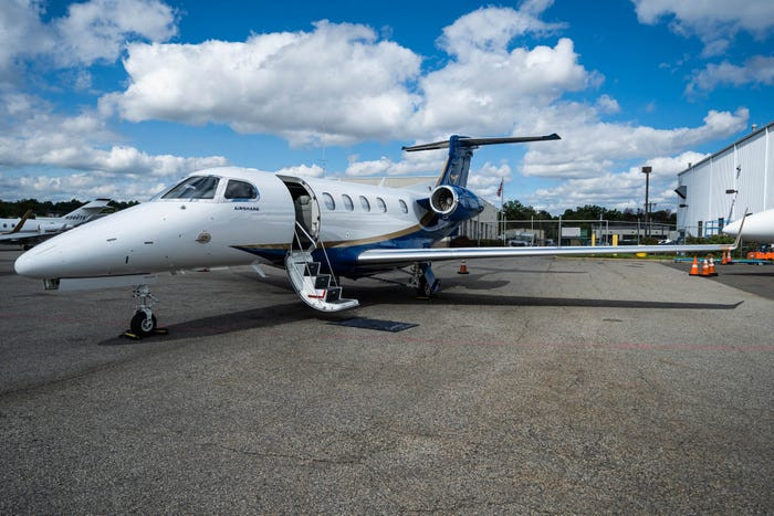 Phenom 300 có sải cánh dài hơn 16m và đạt tốc bộ bay tới 796,6 km/h.