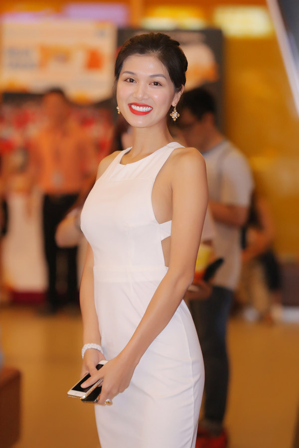 Người đẹp từng lọt Chung kết Hoa hậu Việt Nam 2008, Top 15 Hoa hậu Thế giới người Việt 2010 và giành ngôi vị cao nhất tại cuộc thi Hoa hậu Thế giới toàn cầu 2015 tổ chức ở Philippines.