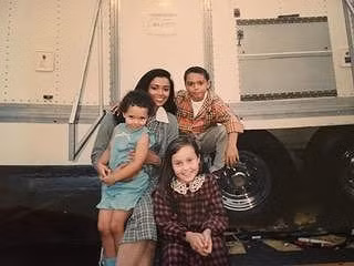 Theo Shana, Michael chỉ sai lầm vì đã quá ngây thơ với bọn trẻ. Đối với ông, việc ngủ chung giường hay đi chơi với bọn trẻ là điều hết sức bình thường.