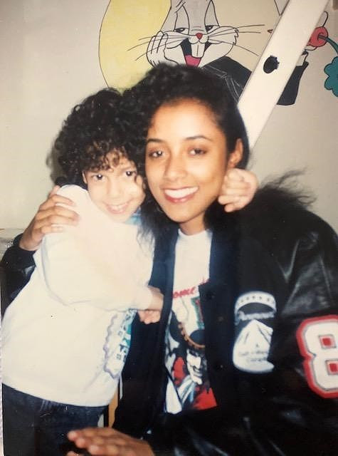 Shana chụp bức ảnh cùng diễn viên Bryton James, cậu bé mà cô đã giới thiệu cho Michael năm 1991.