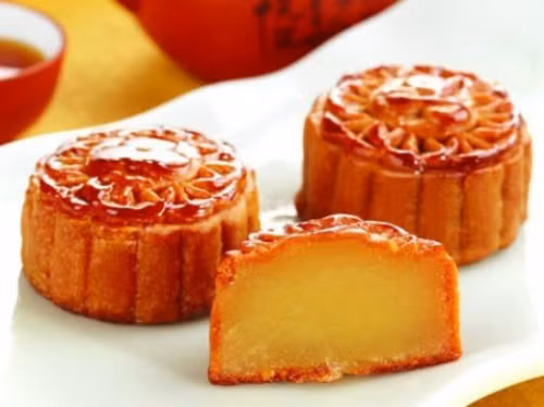 Năm nay thấy nhiều người mua bánh trung thu không nhân nên chị Hồng thử mua về ăn, không ngờ bọ trẻ rất thích. Ảnh: Internet.