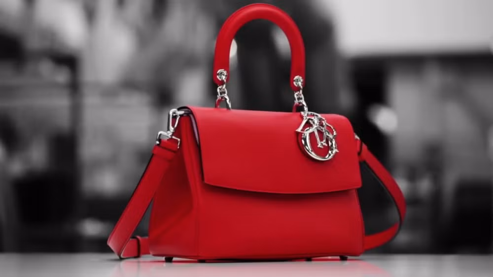 Canh che tac tui xach Dior nghin do khien quy ba phat cuong