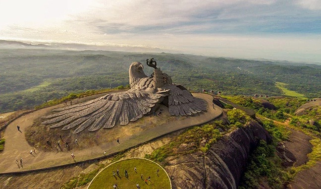 Tan muc tac pham dieu khac chim lon nhat the gioi