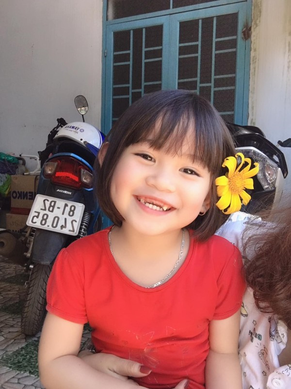 Tuy nhiên, khi bắt được khoảnh khắc cô bé này cười thì mọi người đều giật mình. Ảnh: Tường Vy