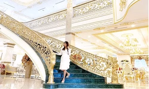 Lay chong thieu gia, Lan Khue song o dinh thu sang trong co nao?