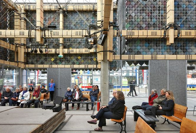 Thời gian tới, hai đơn vị trên sẽ cho ra đời những tòa nhà tường, gạch, mái đủ màu sắc bằng nhựa tái chế.