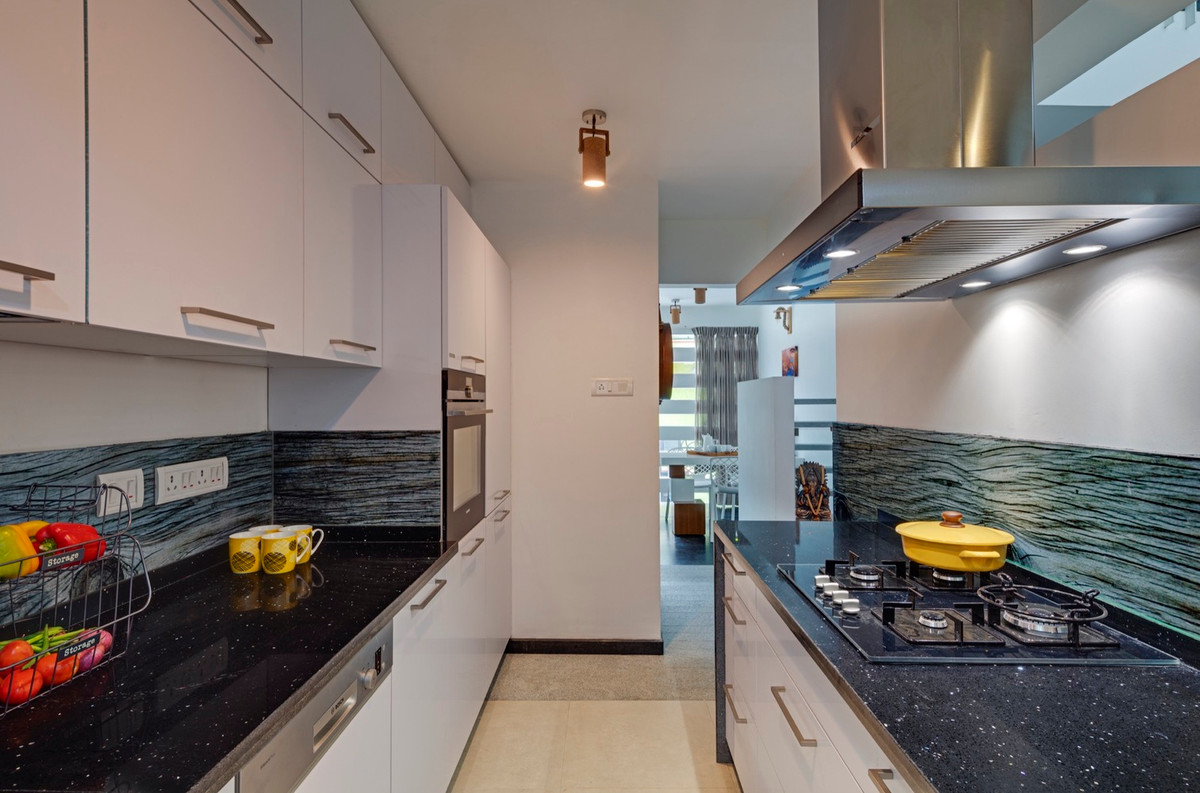  Nhà bếp sang trọng với gam màu đen trắng.