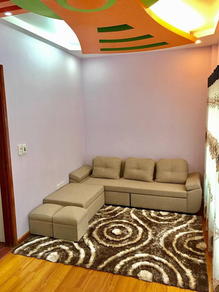 Ngôi nhà có diện tích 30m2 xây lên 5 tầng trên mảnh đất vuông vắn mặt tiền rộng 5,7m.