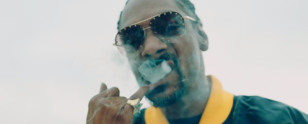 Rõ ràng, việc chi tiền mời Snoop Dogg hợp tác phần nào thể hiện rõ nhất độ "chịu chơi" của nam ca sĩ Sơn Tùng M-TP khi mới bước sang tuổi 25.