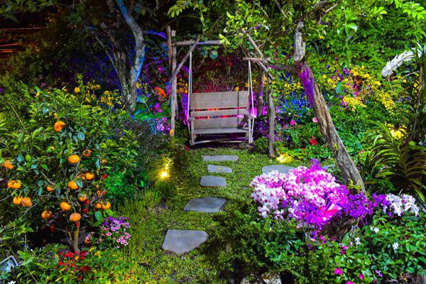 Vốn là người quan trọng mọi dịp lễ lớn trong năm, năm nay, dù bận rộn công việc riêng anh vẫn dành thời gian chuẩn bị Tết cho mình. Thông qua loạt ảnh được đăng tải, dễ thấy nhà của Ông hoàng nhạc Việt, được trang trí lộng lẫy, xa hoa tới choáng ngợp.