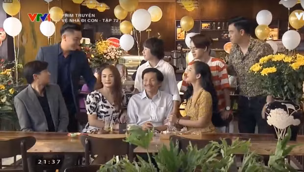 Những tập cuối của bộ phim Về nhà đi con vẫn nhận được sự đón nhận của đông đảo khán giả truyền hình. Trong tập 72, Huệ đã đạt được ước mơ bấy lâu là mở được một quán trà. Ảnh: VTV.