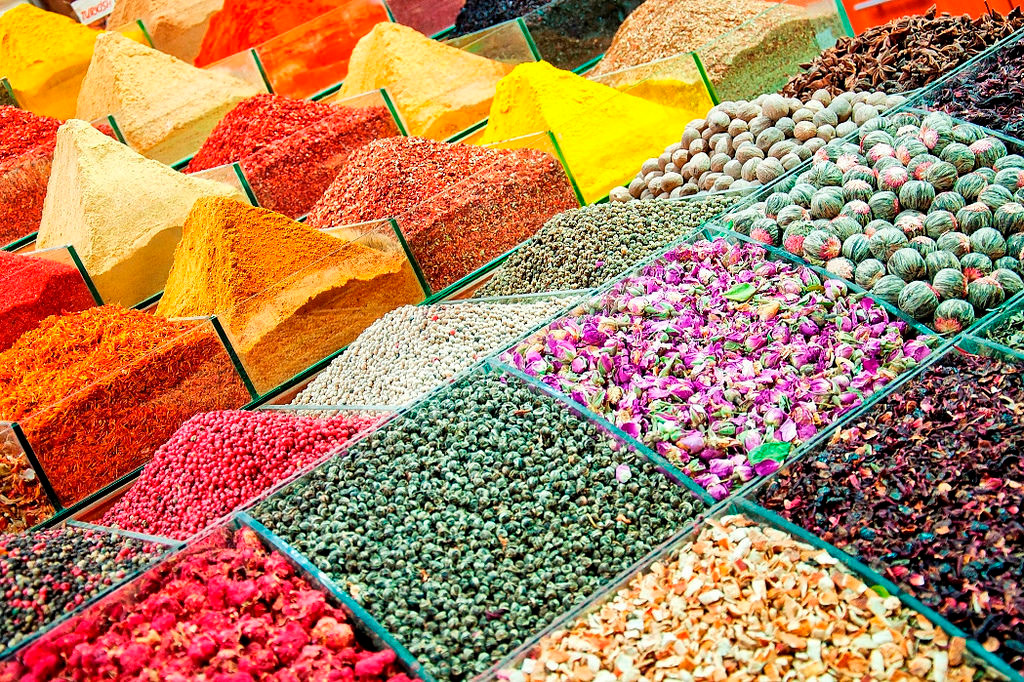 Đây cũng là một trong những khu chợ duy nhất ở Thổ Nhĩ Kỳ có rất nhiều quần áo cho nam giới.