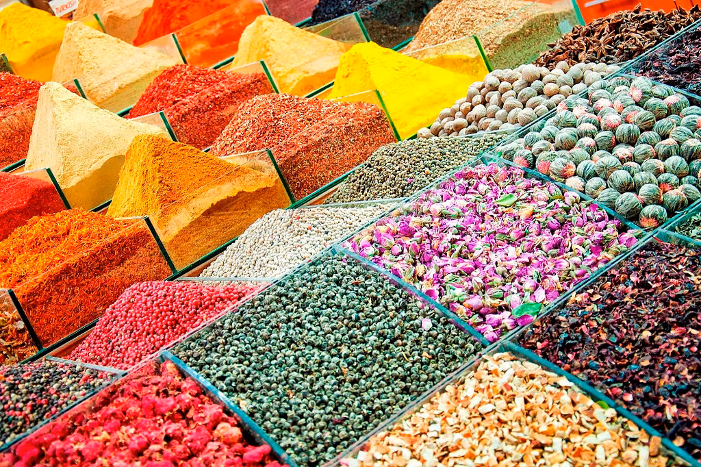 Đây cũng là một trong những khu chợ duy nhất ở Thổ Nhĩ Kỳ có rất nhiều quần áo cho nam giới.