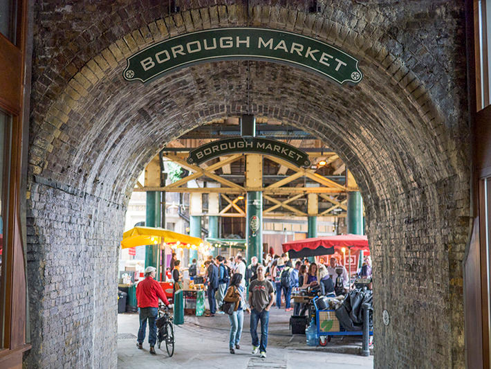 Nằm ở phía nam so với London (Anh), chợ Borough đến nay đã hơn 1.000 năm tuổi. Khu chợ họp từ thứ 2 đến thứ 7 hàng tuần.