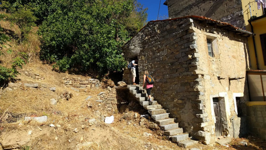 Sau khi rao bán với giá rẻ, chính quyền nơi đây đã nhận được 100 yêu cầu mua từ khắp nơi trên thế giới, trong đó có cả Australia và Nga. Ảnh: CNBC.