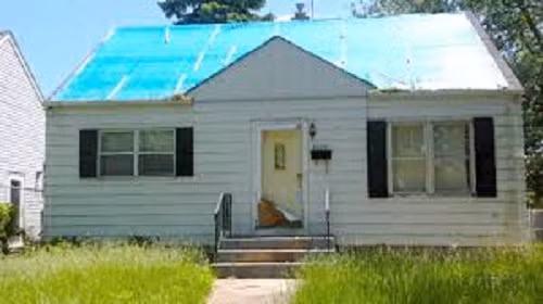 Hiện trạng những ngôi nhà giá 1 USD ở Gary đều không tốt để có thể dọn vào ở ngay nhưng cũng chưa hư hỏng đến mức phải phá bỏ. Ảnh: Youtube.